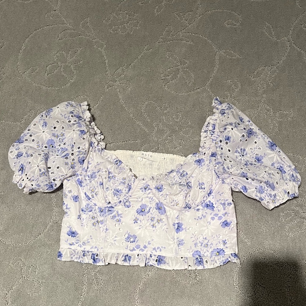 Astr the label top